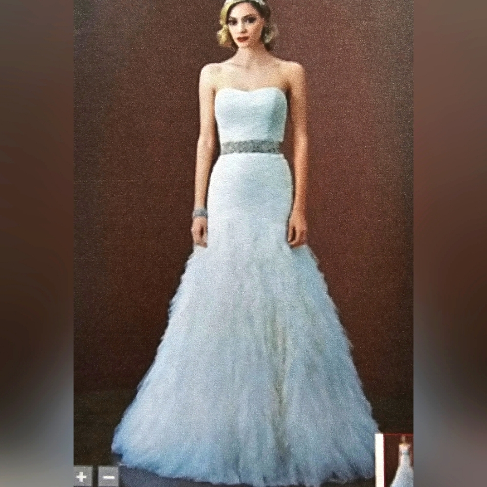 Elegant Strapless ivory wedding dress